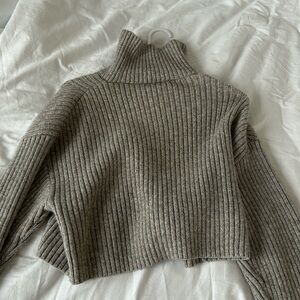 Small grey turtle neck ribbed h&m sweater